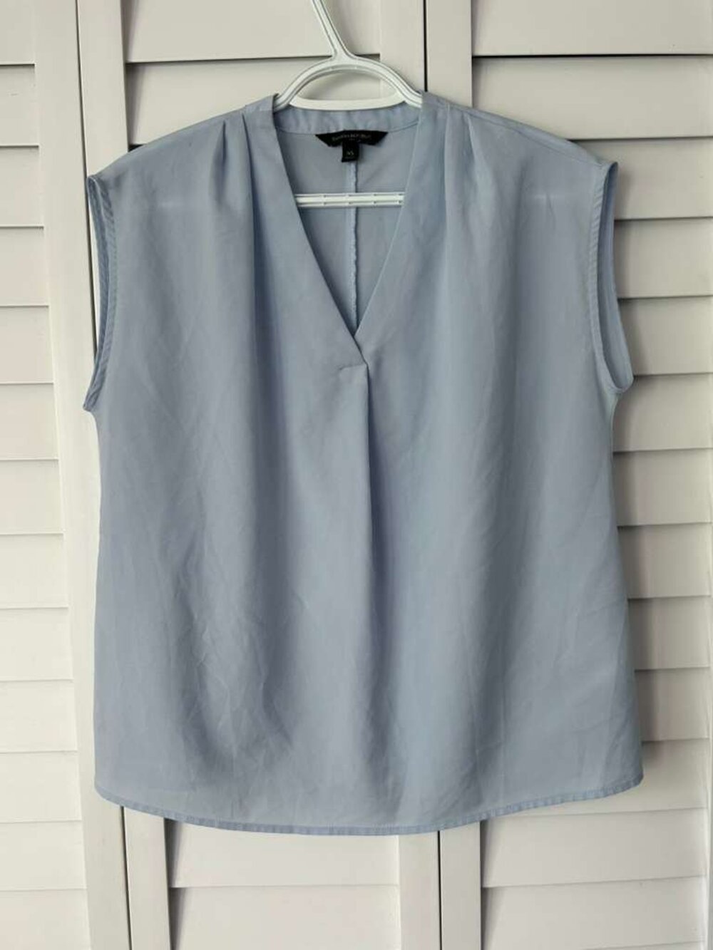 Banana Republic Light Blue V Neck Blouse XS Minimalist Office Top - Picture 3 of 10